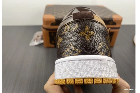 AIR WHITE-LouiV Top -LouiV 1 O-W (WITH CASE) Low JORDAN 0124